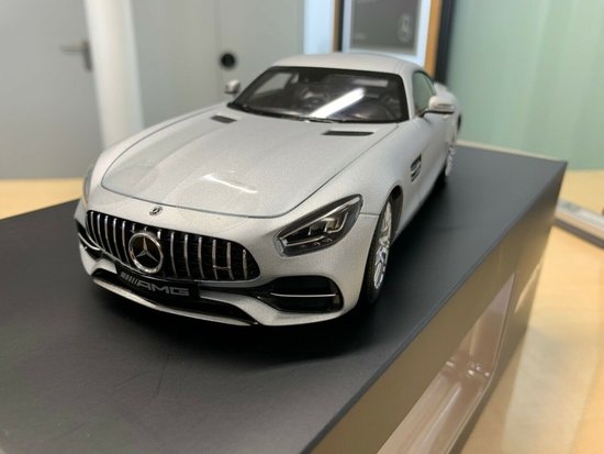 MERCEDES BENZ - GT-S AMG V8 BITURBO (C190) 2019 silver